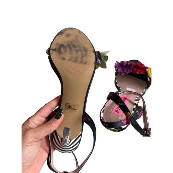 BETSEY JOHNSON Black Floral Ankle Strap Sandals Heels Size 7.5 - Picture 4 of 7